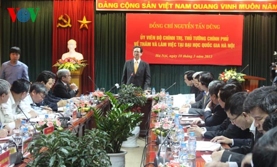 PM Nguyen Tan Dung visits Hanoi National University  - ảnh 1